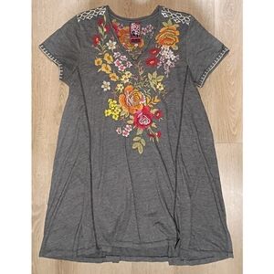 Johnny Was Gray V-Neck Embroidered Floral Tunic Top